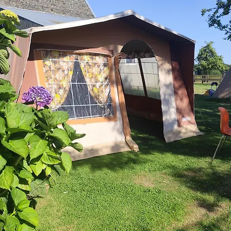 Kemp La Billardiere A La Ferme Le Menil-Ciboult